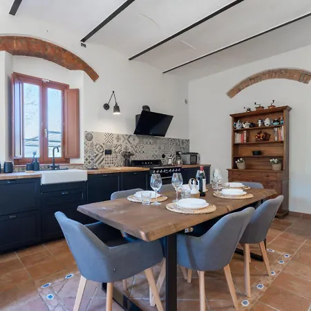 30 Min From Florence Jacuzzi, Wi-fi & Parking 度假居